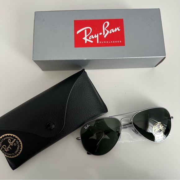 Ray-Ban Aviator Mens Sunglasses with Case